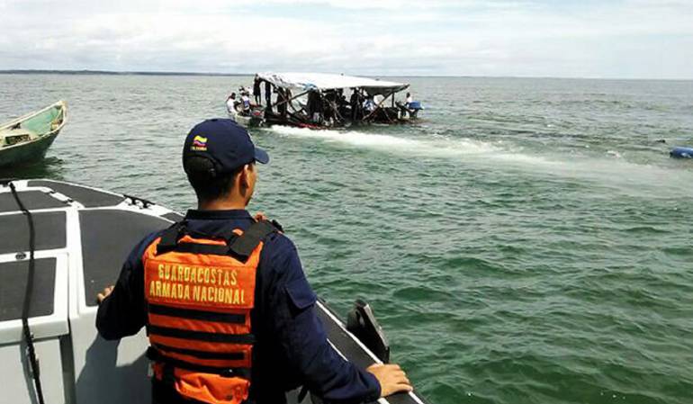 rescate naufragos: Rescatan 28 náufragos en aguas del pacifico