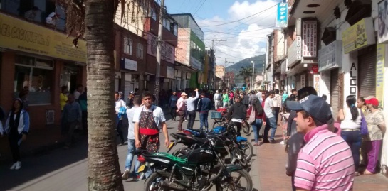 Disturbios en Villeta y Facativa en supermercados presuntamente de las Farc: Decretan toque de queda en Facatativá y Fusagasugá por saqueo a SuperCundi Disturbios en Villeta y Facativa en supermercados presuntamente de las Farc: Decretan toque de queda en Facatativá y Fusagasugá por saqueo a SuperCundi