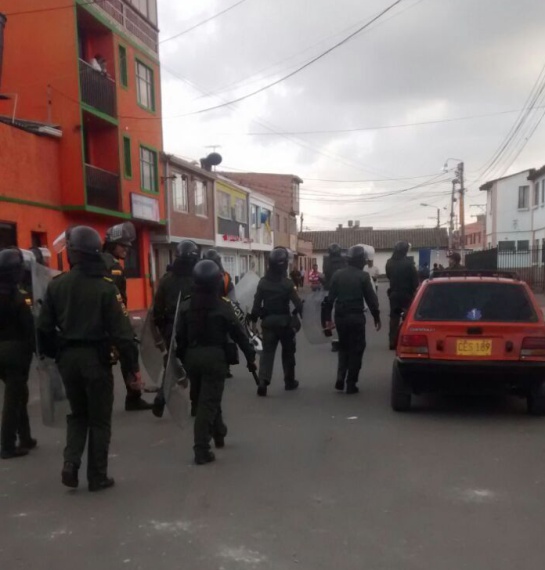 Disturbios en Villeta y Facativa en supermercados presuntamente de las Farc: Decretan toque de queda en Facatativá y Fusagasugá por saqueo a SuperCundi Disturbios en Villeta y Facativa en supermercados presuntamente de las Farc: Decretan toque de queda en Facatativá y Fusagasugá por saqueo a SuperCundi