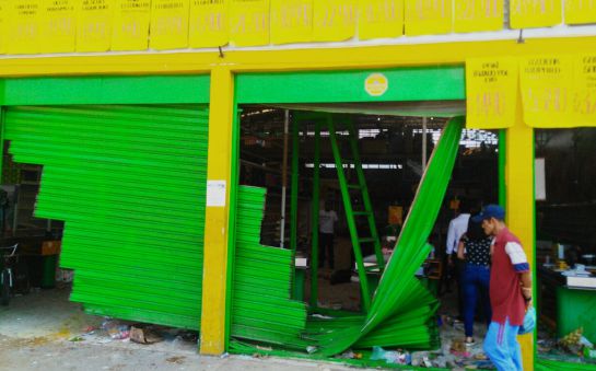 Saqueos a presuntos pupermercados de las Farc en Melgar: Tensa situación de orden público en Melgar Tolima Saqueos a presuntos pupermercados de las Farc en Melgar: Tensa situación de orden público en Melgar Tolima