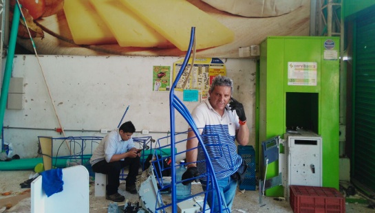 Saqueos a presuntos pupermercados de las Farc en Melgar: Tensa situación de orden público en Melgar Tolima Saqueos a presuntos pupermercados de las Farc en Melgar: Tensa situación de orden público en Melgar Tolima