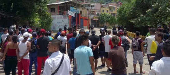 Saqueos a presuntos pupermercados de las Farc en Melgar: Tensa situación de orden público en Melgar Tolima Saqueos a presuntos pupermercados de las Farc en Melgar: Tensa situación de orden público en Melgar Tolima