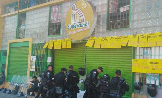 Saqueos a presuntos pupermercados de las Farc en Melgar: Tensa situación de orden público en Melgar Tolima Saqueos a presuntos pupermercados de las Farc en Melgar: Tensa situación de orden público en Melgar Tolima