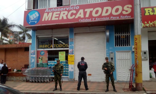 Saqueos a presuntos pupermercados de las Farc en Melgar: Tensa situación de orden público en Melgar Tolima Saqueos a presuntos pupermercados de las Farc en Melgar: Tensa situación de orden público en Melgar Tolima