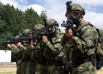 300 hombres de las fuerzas especiales frenarán desplazamiento en Antioquia