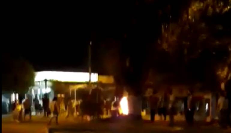 Dos bomberos heridos por intento de saqueo en Supercundi de Boyacá