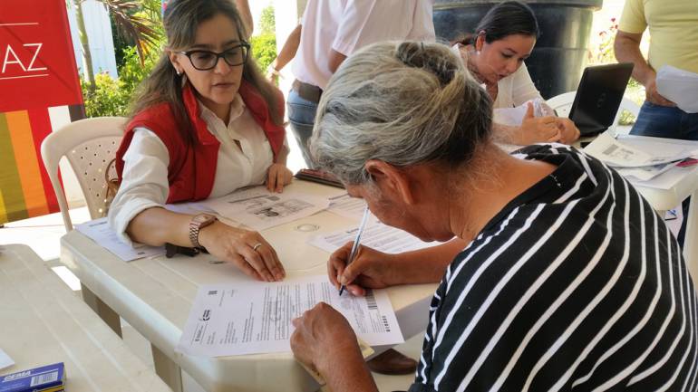 Víctimas de San Jacinto y San Juan Nepomuceno reciben indemnizaciones: Víctimas de San Jacinto y San Juan Nepomuceno reciben indemnizaciones