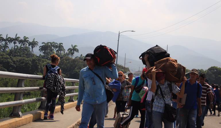 Venezolanos en Colombia: Alistan sanciones contra empresas transportadoras por tráfico de migrantes