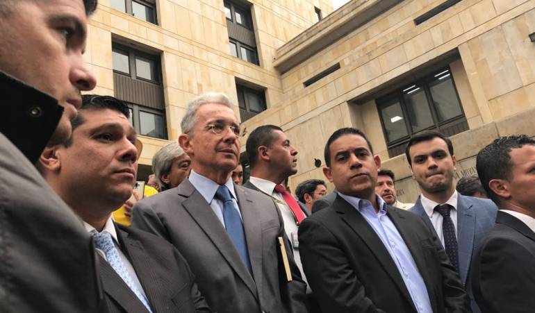 Uribe se defenderá este viernes de acusaciones por manipulación de testigos: Uribe llega a la Corte Suprema a responder por "manipulación de testigos" Uribe se defenderá este viernes de acusaciones por manipulación de testigos: Uribe llega a la Corte Suprema a responder por "manipulación de testigos"