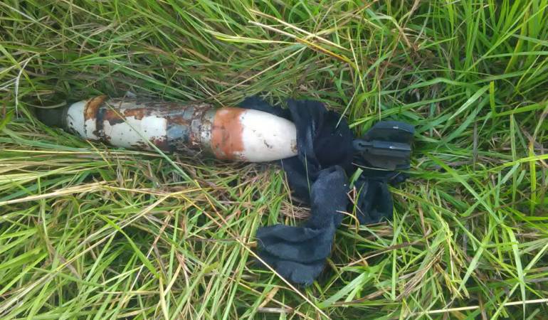 Poderoso explosivo y panfletos de disidencias de Farc en Caloto: Indígenas hallaron poderoso explosivo y panfletos de disidencias de Farc
