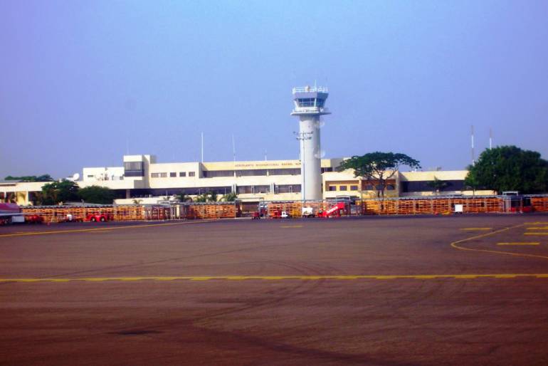 Dan de alta a la mujer de falsa bomba en un avión que aterrizó en Cartagena: Dan de alta a la mujer de falsa bomba en un avión que aterrizó en Cartagena