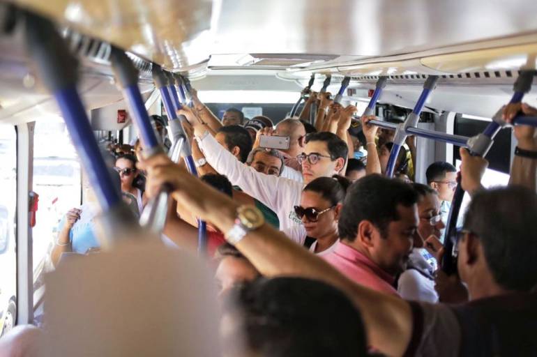 Alcalde de Cartagena se subió a Transcaribe para conocer quejas de usuarios: Alcalde de Cartagena se subió a Transcaribe para conocer quejas de usuarios