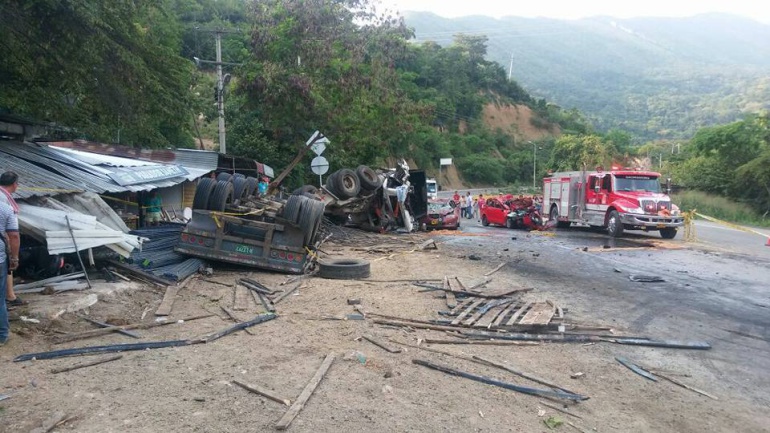 Melgar Bogotá accidente: Grave accidente en la vía Melgar - Bogotá