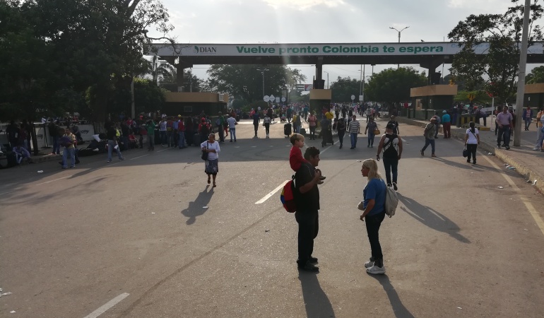 Frontera entre Colombia y Venezuela en el puente internacional Simón Bolívar
