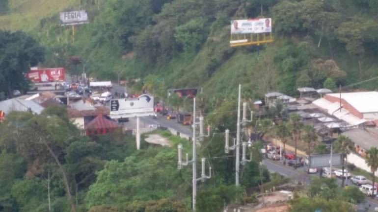 Dos muertos dejó balacera en importante vía de Medellín