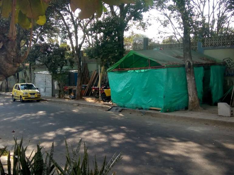 OCUPACIÓN, INVASIÓN,: Contratista de la Ciclorruta invade andén de la Normal de Bucaramanga