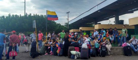 elecciones cierre frontera colombia venezuela: Anuncio de cierre de la frontera acelera el paso de venezolanos a Cúcuta