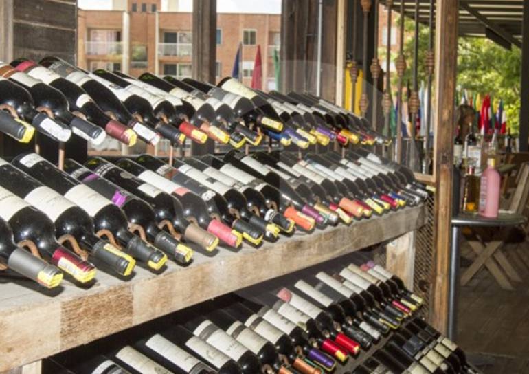 Policía aprehenden 7.800 litros de vino chileno en Cartagena: Policía aprehenden 7.800 litros de vino chileno en Cartagena