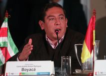 El regaño a gobernador boyacense por entregar buses en época electoral
