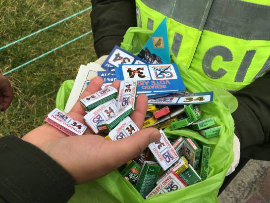 Tunja: hasta en cajas de chicles repartieron publicidad política prohibida: Tunja: hasta en cajas de chicles repartieron publicidad política prohibida Tunja: hasta en cajas de chicles repartieron publicidad política prohibida: Tunja: hasta en cajas de chicles repartieron publicidad política prohibida