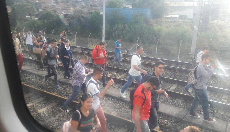 Nuevo daño en el Metro afectó a cientos de usuarios