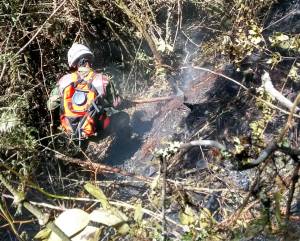 Por cielo y tierra buscan controlar un incendio forestal en Cómbita, Boyacá: Por cielo y tierra buscan controlar un incendio forestal en Cómbita, Boyacá Por cielo y tierra buscan controlar un incendio forestal en Cómbita, Boyacá: Por cielo y tierra buscan controlar un incendio forestal en Cómbita, Boyacá