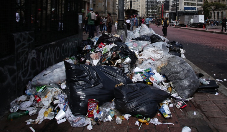 Basuras: Ciudadanos siguen sacando basura fuera de horarios establecidos