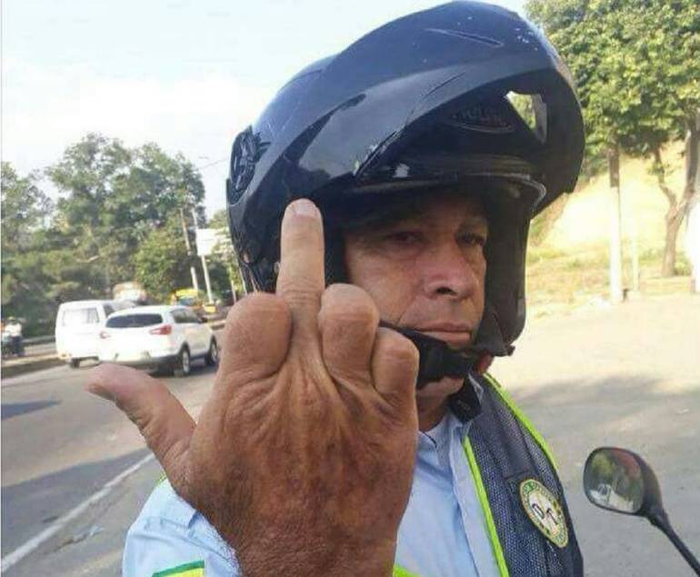 IMAGEN, COMANDANTE, TRANSITO: Así respondió el comandante operativo de tránsito ante un reclamo