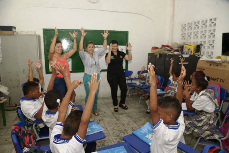 Megabiblioteca Popa extiende Taller de Artes Plásticas a niños no oyentes: Megabiblioteca Popa extiende Taller de Artes Plásticas a niños no oyentes