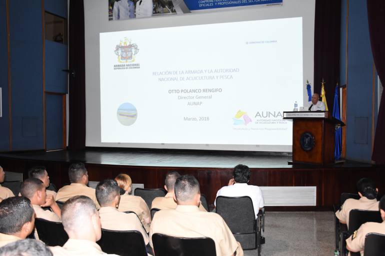 Director de la AUNAP da charla a oficiales de la Armada en formación: Director de la AUNAP da charla a oficiales de la Armada en formación