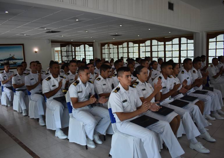 Clausuran curso número 48 de superficie de la Armada: Clausuran curso número 48 de superficie de la Armada