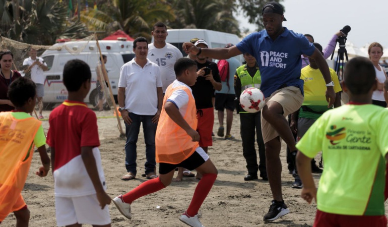 Drogba en Colombia: El deporte puede llevar al país al desarrollo: Drogba