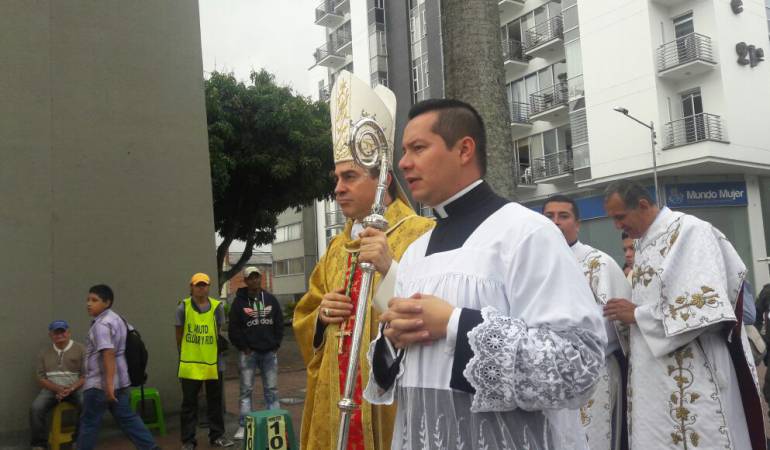 Gobierno de Colombia y ELN reanudan diálogo por la paz en Quito Gobierno de Colombia y ELN reanudan diálogo por la paz en Quito