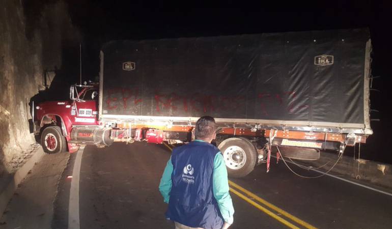 Bloqueos en Norte de Santander por enfrentamientos entre Pelusos y Eln