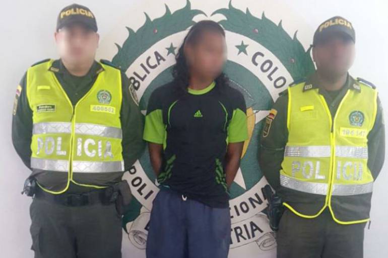 Aprehenden un adolescente y capturan un adulto en Cartagena con armas: Aprehenden un adolescente y capturan un adulto en Cartagena con armas