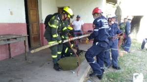 Fallece mujer tras rodar 300 metros el vehículo en el que se movilizaba: Murió una persona tras caída de carro al cañón del Chicamocha Fallece mujer tras rodar 300 metros el vehículo en el que se movilizaba: Murió una persona tras caída de carro al cañón del Chicamocha