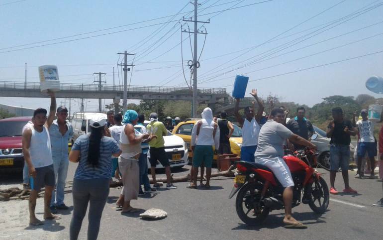 Levantan bloqueo en La Cordialidad, tras protestas por falta de agua