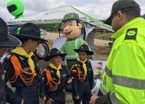 Niños carabineritos e historiadores sorprenden a los turistas en Boyacá