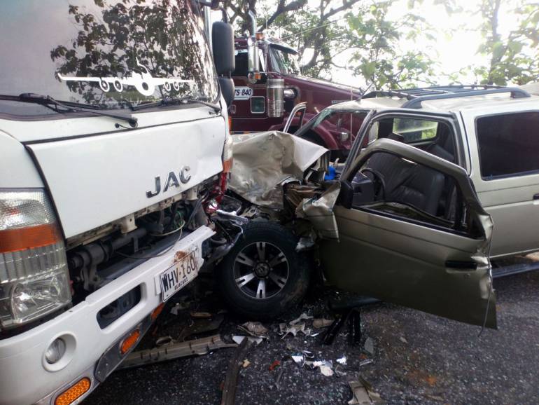 Accidente en vía Puerto Boyacá-Bogotá deja a conductor gravemente herido: Accidente en vía Puerto Boyacá-Bogotá deja a conductor gravemente herido