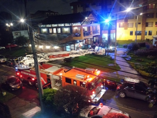 Novio carro de bomberos: Polémica por máquina de bomberos utilizada para llevar novio al matrimonio Novio carro de bomberos: Polémica por máquina de bomberos utilizada para llevar novio al matrimonio