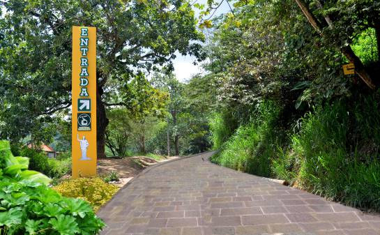 FLORIDABLANCA FINCA ECOPARQUE CERRO DEL SANTÍSIMO: Video: Va muy lenta la pavimentación de la vía al Santísimo FLORIDABLANCA FINCA ECOPARQUE CERRO DEL SANTÍSIMO: Video: Va muy lenta la pavimentación de la vía al Santísimo