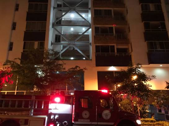 BUCARAMANGA INCENDIO BOMBEROS: Video: Bomberos atendió incendio en edificio cerca de las Palmas BUCARAMANGA INCENDIO BOMBEROS: Video: Bomberos atendió incendio en edificio cerca de las Palmas