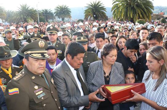 Más de 10.000 policías colombianos buscan por cielo y tierra a alias Guacho: Más de 10.000 policías colombianos buscan por cielo y tierra a alias Guacho Más de 10.000 policías colombianos buscan por cielo y tierra a alias Guacho: Más de 10.000 policías colombianos buscan por cielo y tierra a alias Guacho