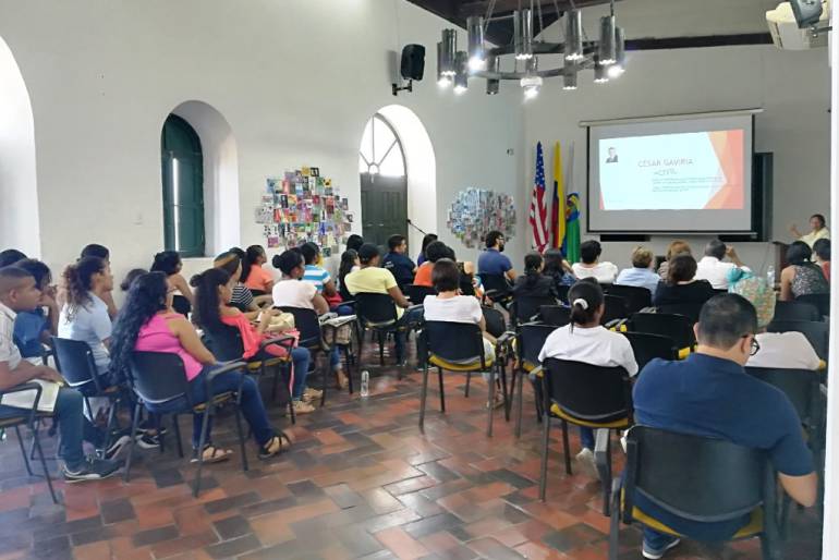 Mayor de Bolívar entrega a Cartagena 37 nuevos líderes en derechos humanos: Mayor de Bolívar entrega a Cartagena 37 nuevos líderes en derechos humanos