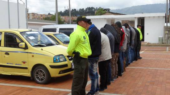 Capturaron 15 jíbaros que vendían drogas a domicilio en Duitama, Boyacá: Capturaron 15 jíbaros que vendían drogas a domicilio en Duitama, Boyacá Capturaron 15 jíbaros que vendían drogas a domicilio en Duitama, Boyacá: Capturaron 15 jíbaros que vendían drogas a domicilio en Duitama, Boyacá