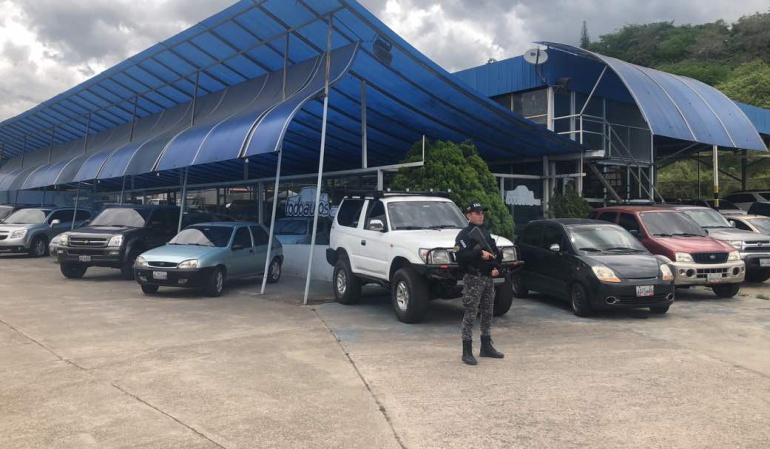 Autos que fueron incautados por contrabando de gasolina a Colombia desde el estado Táchira