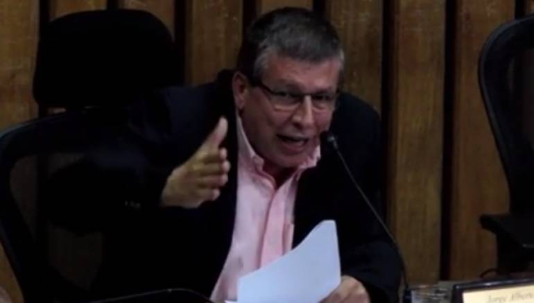Luis Pérez debe ser investigado por participación en política: Jorge Gómez