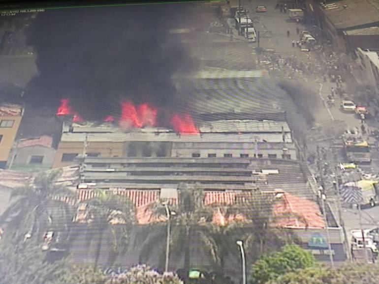 Veintiuno lesionados dejó incendio en el centro de Medellín