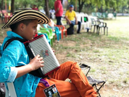 Niños de todas las edades, y provenientes de distintas regiones de Colombia, miden sus destrezas en el toque del acordeón. Niños de todas las edades, y provenientes de distintas regiones de Colombia, miden sus destrezas en el toque del acordeón.