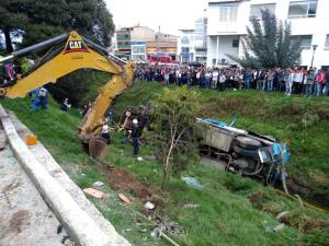 Camión aparentemente sin frenos dejó 4 heridos de gravedad en Tunja: Camión aparentemente sin frenos dejó 4 heridos de gravedad en Tunja Camión aparentemente sin frenos dejó 4 heridos de gravedad en Tunja: Camión aparentemente sin frenos dejó 4 heridos de gravedad en Tunja